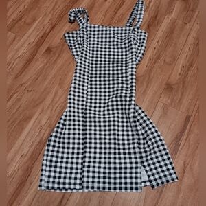 Black and white h&m mini dress